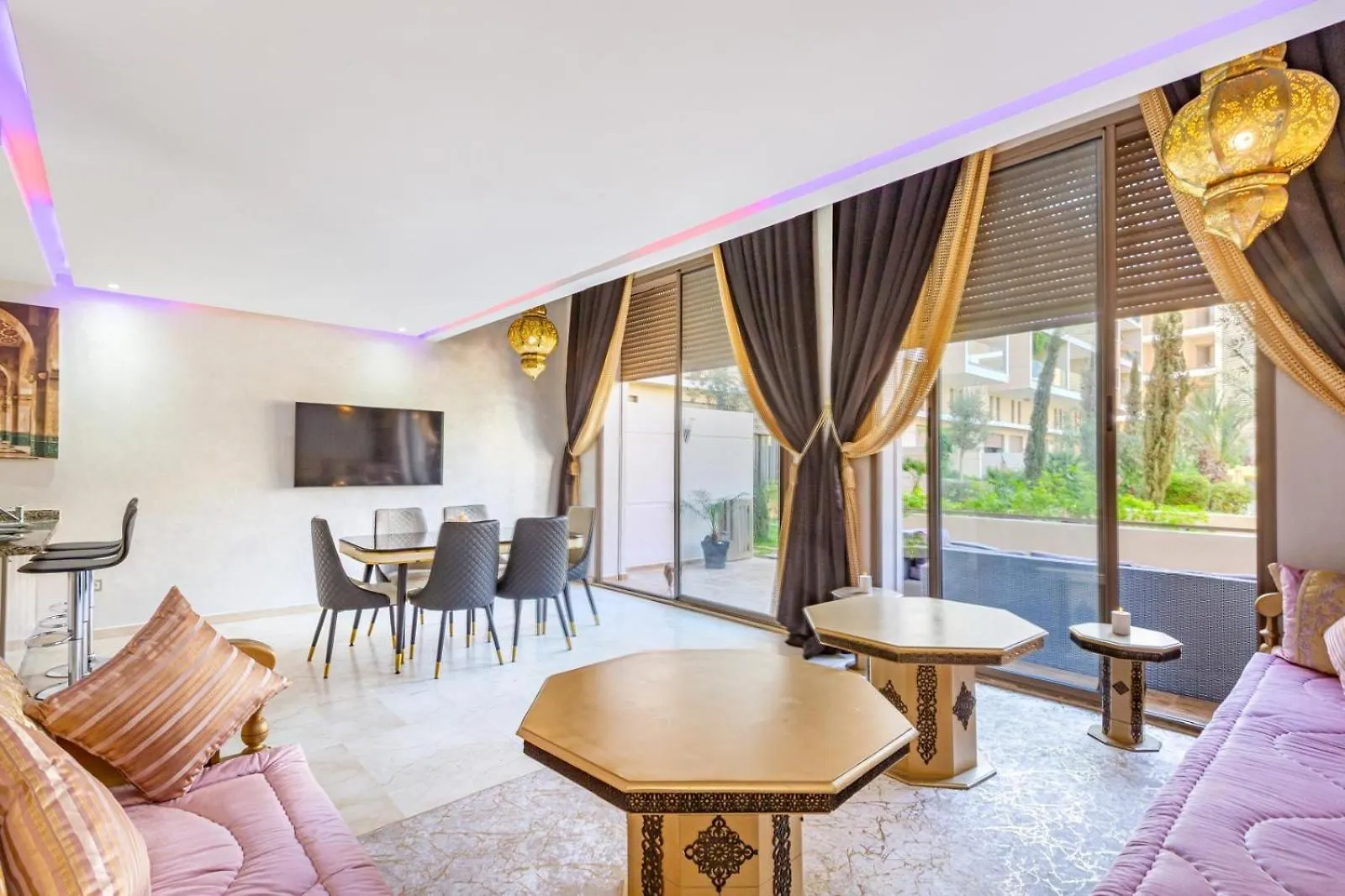 Royal Deluxe Gold - Marrakech, Luxe Pool View Apartment Marrakesh